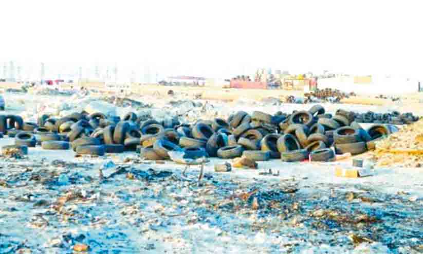 പരിസ്ഥിതിക്ക്​ ഭീഷണി, അംഗറയിൽ പഴയ ടയറുകൾ തള്ളുന്നു