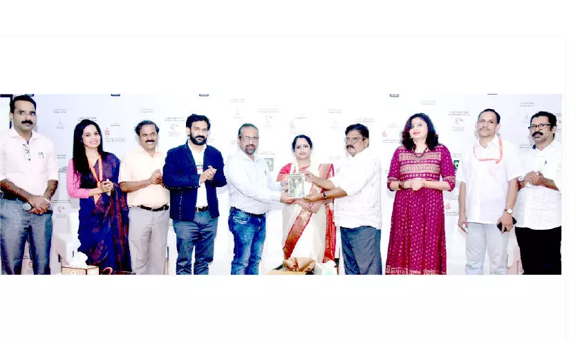 അക്ബർ കക്കട്ടിൽ : ദേശഭാവനയുടെ കഥാകാരൻ പ്രകാശനം അക്ബർ കക്കട്ടിൽ : ദേശഭാവനയുടെ കഥാകാരൻ പ്രകാശനം