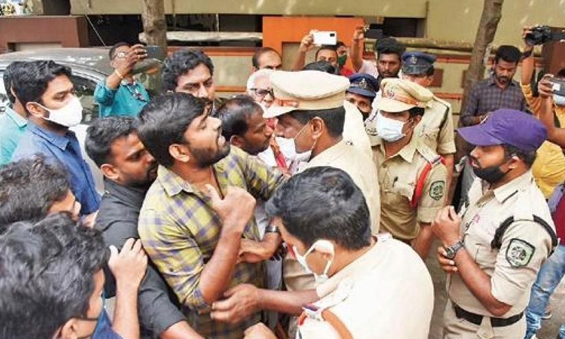 Protests in Visakhapatnam after death of man hit by Andhra Ministers convoy