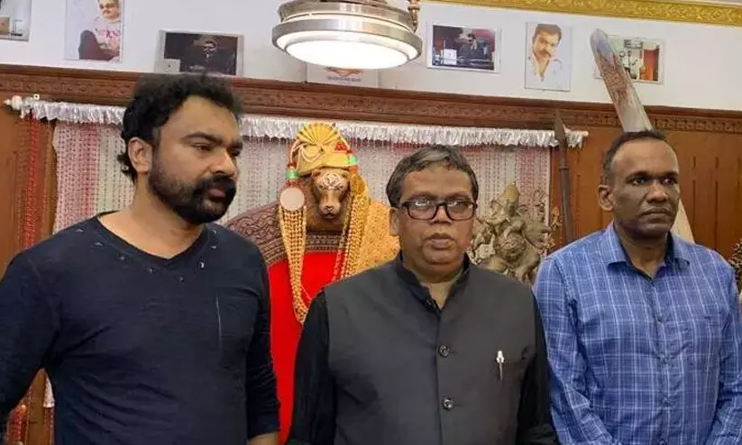 ബെഹ്റയും മനോജ് എബ്രഹാമും എന്തിന് മോൻസണിന്‍റെ വീട്ടിൽ പോയി? വിമർശനമുന്നയിച്ച് ഹൈകോടതി