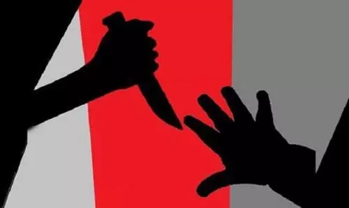 ഭ​ക്തി​ഗാ​ന​ത്തി​ന് പ​ക​രം സി​നി​മാ​ഗാ​നം ഇടാൻ സമ്മതിച്ചില്ല;  അച്ഛനെയും മകനെയും കുത്തിക്കൊല്ലാൻ ശ്രമിച്ച യുവാവ് ​പിടിയിൽ