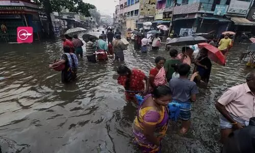തമിഴ്നാട്ടിൽ ദുരിതമഴ, വെള്ളത്തിൽ മുങ്ങി ചെന്നൈ ​ന​ഗരം
