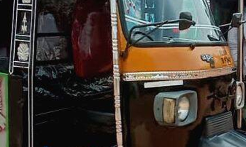 ഓട്ടോയിൽ ഡ്രൈവർക്കൊപ്പം ഇരുന്ന് യാത്രചെയ്യുന്നവർക്ക് ഇൻഷുറൻസ് പരിരക്ഷയില്ലെന്ന് ഹൈകോടതി