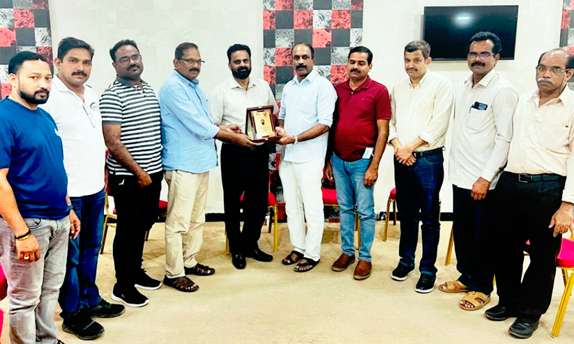 യാത്രയയപ്പ് നൽകി യാത്രയയപ്പ് നൽകി