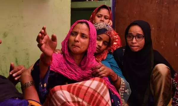 യോഗി പൊലീസിന്റെ ക്രൂരതക്ക് അറുതിയില്ല; കസ്റ്റഡിയിൽ കൊല്ലപ്പെട്ട അൽതാഫിന് നീതി തേടി കുടുംബം യോഗി പൊലീസിന്റെ ക്രൂരതക്ക് അറുതിയില്ല; കസ്റ്റഡിയിൽ കൊല്ലപ്പെട്ട അൽതാഫിന് നീതി തേടി കുടുംബം