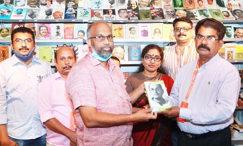 നേ​താ​ജി എ​ഴു​ത്ത് ജീ​വി​തം ദ​ർ​ശ​നം​ പ്ര​കാ​ശ​നം ചെ​യ്​​തു