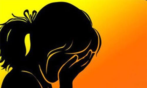 70 രൂപ മോഷ്ടി​ച്ചെന്ന് പറഞ്ഞ് അമ്മ ക്രൂരമായ ശിക്ഷിച്ച പത്തു വയസ്സുകാരി മരിച്ചു