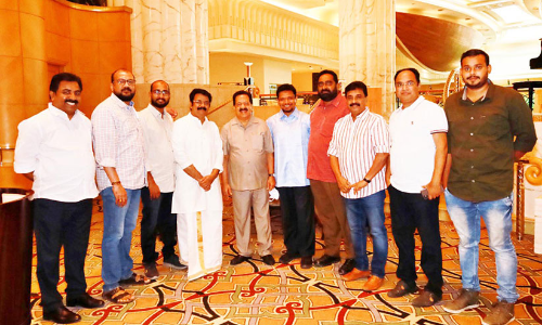 കോ​വി​ഡ്​ മു​ന്ന​ണി​പ്പോ​രാ​ളി​ക​ളെ ആ​ദ​രി​ച്ചു