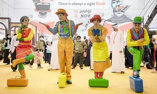 എ​ക്സ്പോ: വാ​യി​ക്കാ​ൻ പ്രോ​ത്സാ​ഹി​പ്പി​ച്ച് ലൈ​വ് കോ​മി​ക് മൈം