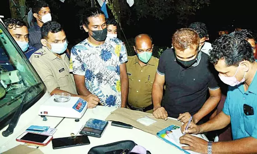 മയക്കുമരുന്നുമായി ഒറ്റപ്പാലം സ്വദേശി അറസ്റ്റിൽ; ഇവയെത്തുന്നത് ബംഗളൂരുവിൽനിന്ന് മയക്കുമരുന്നുമായി ഒറ്റപ്പാലം സ്വദേശി അറസ്റ്റിൽ; ഇവയെത്തുന്നത് ബംഗളൂരുവിൽനിന്ന്