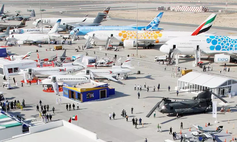 വിസ്മയക്കാഴ്ചകളുമായി ദുബൈ എയർഷോക്ക് ഇന്നു തുടക്കം വിസ്മയക്കാഴ്ചകളുമായി ദുബൈ എയർഷോക്ക് ഇന്നു തുടക്കം