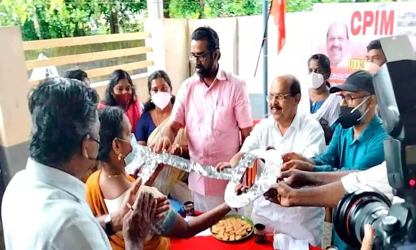 വിവാദങ്ങൾക്കിടെ വേദി പങ്കിട്ട് ജി. സുധാകരനും എച്ച്. സലാമും വിവാദങ്ങൾക്കിടെ വേദി പങ്കിട്ട് ജി. സുധാകരനും എച്ച്. സലാമും