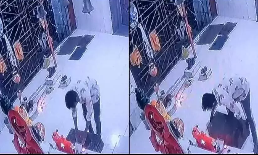 Thief touches Lord Hanumans feet before stealing temples cash box in Thane Thief touches Lord Hanumans feet before stealing temples cash box in Thane