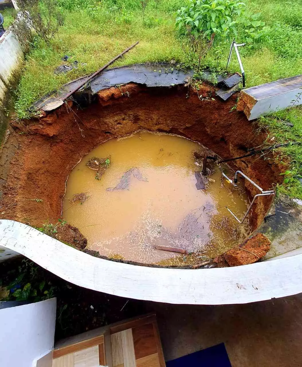 വീടിനോട് ചേർന്ന കിണർ ഇടിഞ്ഞു