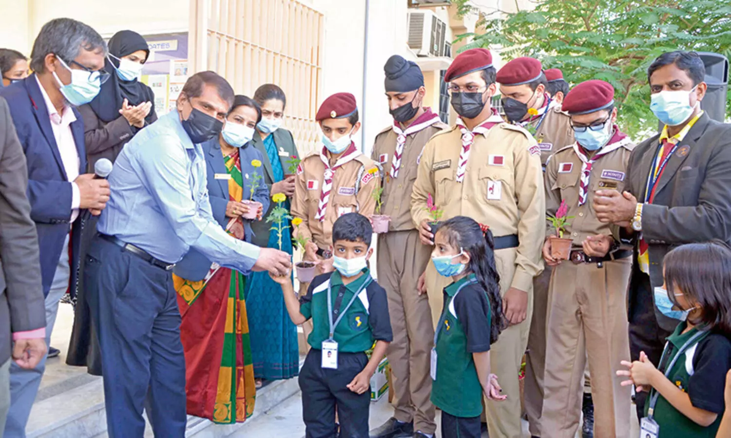 കാ​മ്പ​സി​ന്​ ഹ​രി​താ​ഭ പ​ക​ർ​ന്ന്​ എം.​ഇ.​എ​സി​ൽ ഗോ ​ഗ്രീ​ൻ