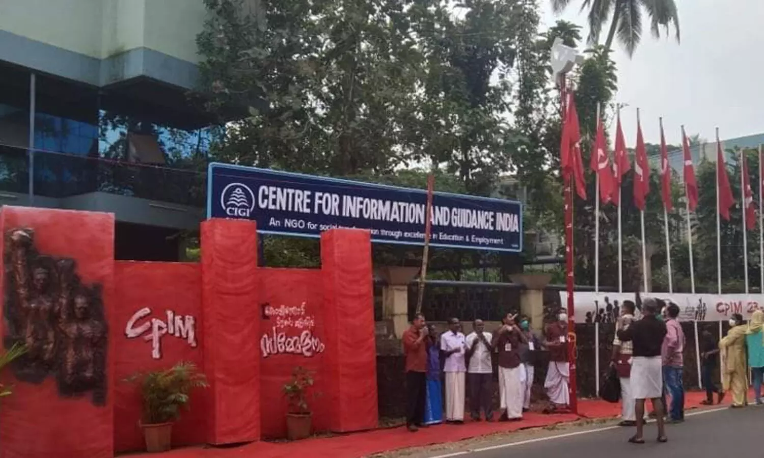 എളമരം കരീം കുറ്റപ്പെടുത്തിയ വിദ്യാഭ്യാസ റിക്രൂട്ടിങ്​​ കേന്ദ്രത്തിൽ സി.പി.എം ഏരിയ സമ്മേളനം; കരീമിനെ പാർട്ടി തള്ളിയെന്ന്​​ വിലയിരുത്തൽ