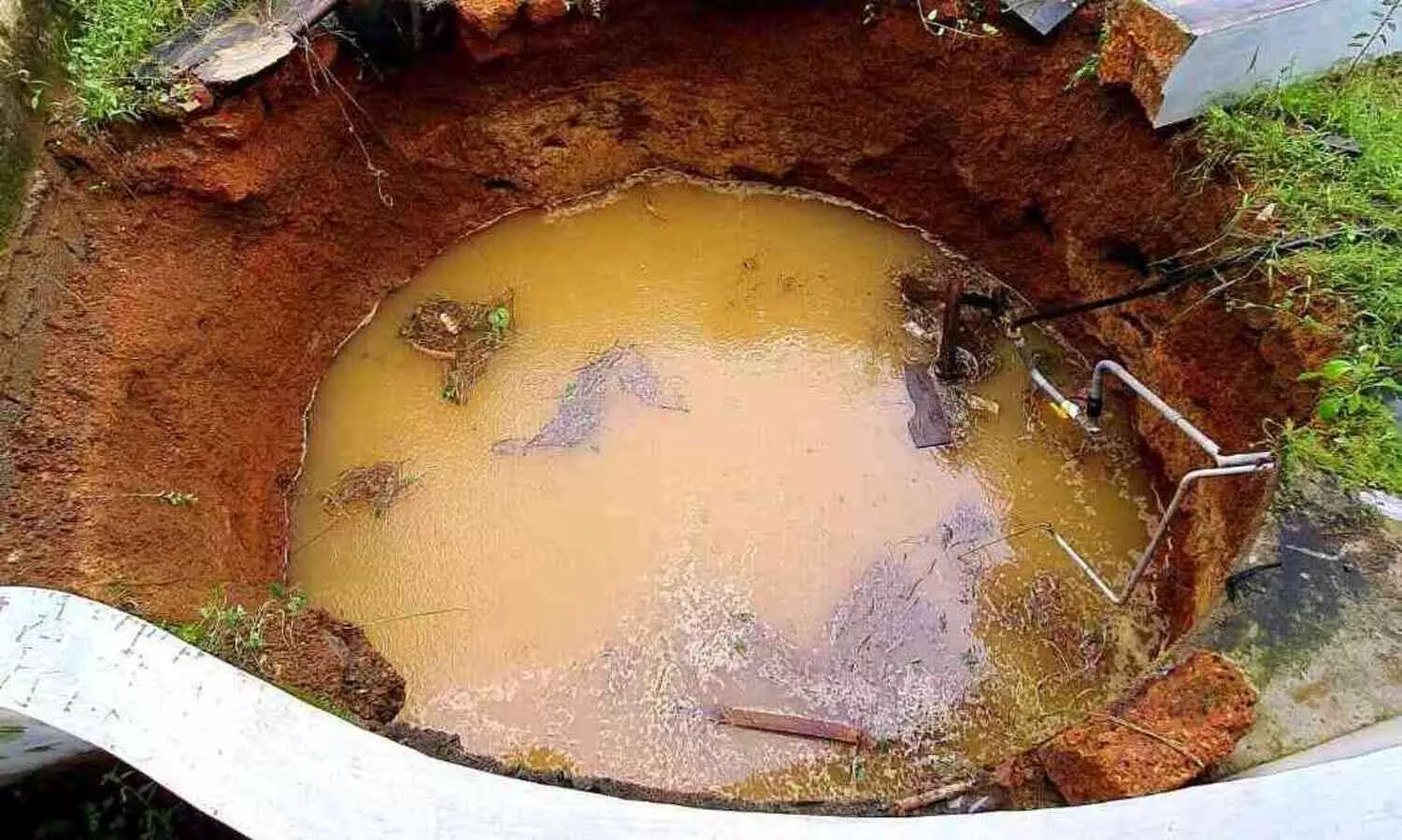 വീടിനോട് ചേർന്ന കിണർ ഇടിഞ്ഞു