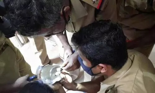 വിരൽ ജാറിൽ കുടുങ്ങിയ ആറു വയസുകാര​നെ അഗ്നിശമന സേന രക്ഷിച്ചു