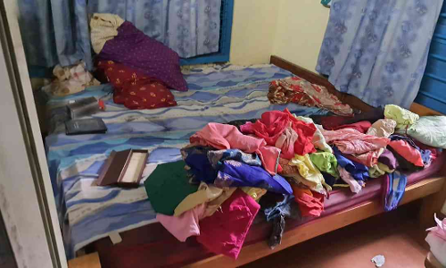 വീട്ടുകാർ ആശുപത്രിയിൽ; അടച്ചിട്ട വീട്ടിൽ നിന്ന് കള്ളൻ കൊണ്ട് പോയത് 13 പവൻ