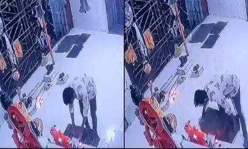 Thief touches Lord Hanumans feet before stealing temples cash box in Thane