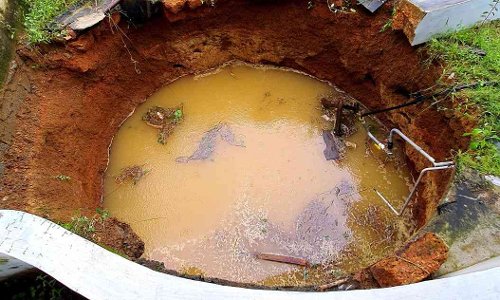 വീടിനോട് ചേർന്ന കിണർ ഇടിഞ്ഞു