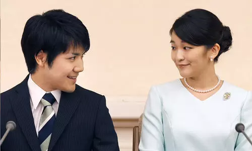 Princess Mako, Komuro
