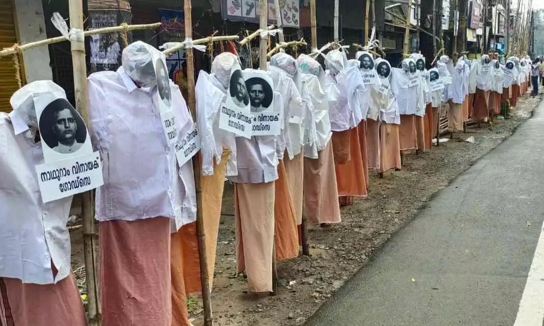 72 ഗോഡ്സെമാരെ തൂക്കിലേറ്റി യൂത്ത് കോൺഗ്രസ് 72 ഗോഡ്സെമാരെ തൂക്കിലേറ്റി യൂത്ത് കോൺഗ്രസ്