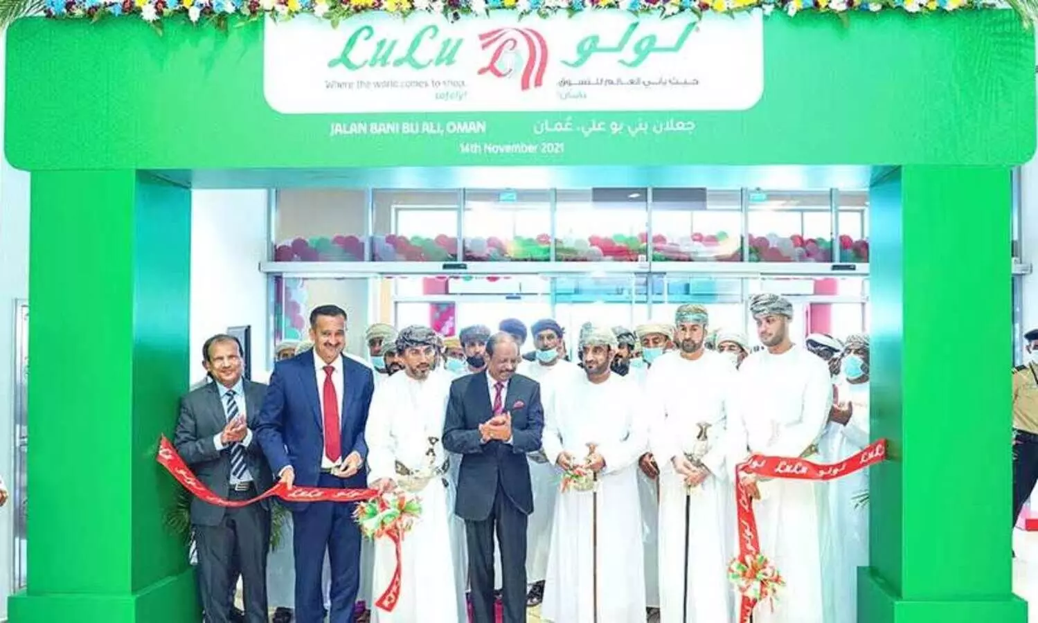 ലു​ലു​ ഗ്രൂ​പ്പി​െൻറ​ പു​തി​യ ​ൈഹ​പ്പ​ർ മാ​ർ​ക്ക​റ്റ്​ ജ​ലാ​ൻ ബാ​നി ബു ​അ​ലി​യി​ൽ തു​റ​ന്നു