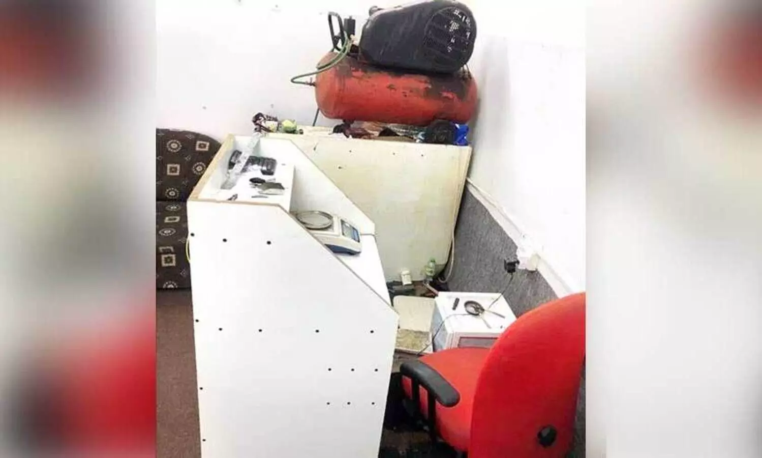 നി​യ​മ വി​രു​ദ്ധ സ്വ​ര്‍ണാ​ഭ​ര​ണ നി​ര്‍മാ​ണം: താ​മ​സ സ്​​ഥ​ല​ത്ത്​പ​രി​ശോ​ധ​ന