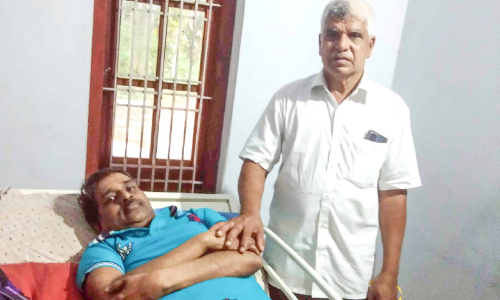 കിടപ്പുരോഗികൾക്ക് സാന്ത്വന ചികിത്സയുമായി റിട്ട. അധ്യാപകൻ