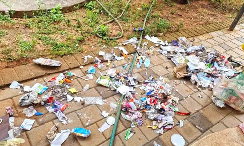 ഹരിത കർമസേന പ്ലാസ്​റ്റിക് മാലിന്യം ഉപേക്ഷിച്ചതായി പരാതി