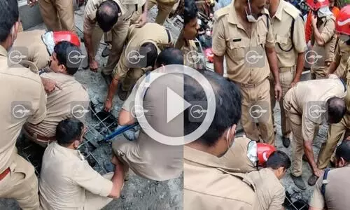 കോഴിക്കോട്​ കോൺ​ക്രീറ്റ്​ വീട്​ തകർന്നു വീണു, കുടുങ്ങിക്കിടന്നവരെ രക്ഷിച്ചു