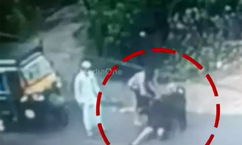 യുവതിയെ വളർത്തുനായ്ക്കൾ കടിച്ചുകീറിയ സംഭവത്തിൽ നാട്ടുകാർക്കെതിരെ പൊലീസ്​ കേസ്​; ഉടമക്കെതിരെ നിസാര വകുപ്പുകൾ മാത്രം