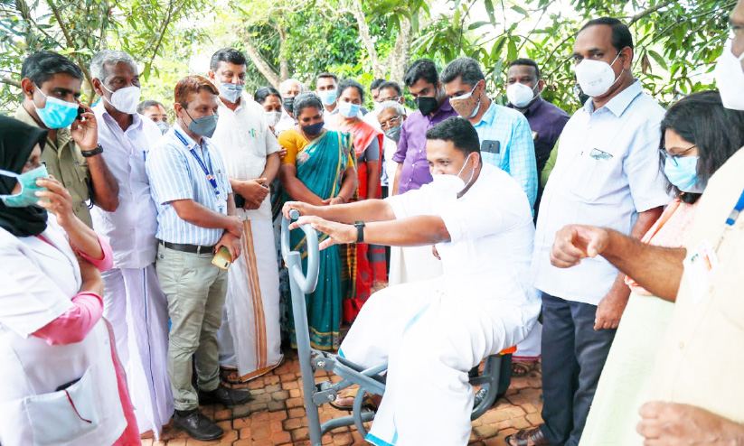 ബത്തേരി ആശുപത്രിയിലേക്ക് സ്വാഗതം; ആരോഗ്യം കാക്കാൻ ഓപൺ ജിം റെഡി ബത്തേരി ആശുപത്രിയിലേക്ക് സ്വാഗതം; ആരോഗ്യം കാക്കാൻ ഓപൺ ജിം റെഡി