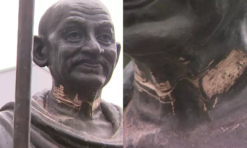gandhi statue