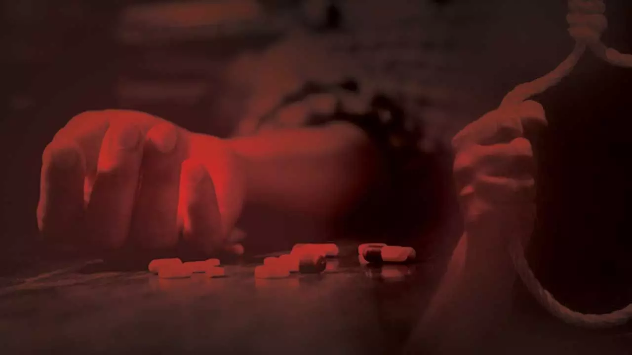 കുവൈത്തിൽ പ്രതിമാസം ശരാശരി 12 ആത്മഹത്യയെന്ന് റിപ്പോർട്ട് കുവൈത്തിൽ പ്രതിമാസം ശരാശരി 12 ആത്മഹത്യയെന്ന് റിപ്പോർട്ട്