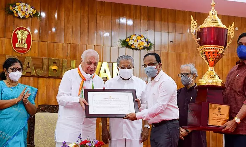 സർവകലാശാല പഠന വകുപ്പുകളിൽ ഒാൺലൈൻ പരീക്ഷ നടപ്പാക്കണം –ഗവർണർ സർവകലാശാല പഠന വകുപ്പുകളിൽ ഒാൺലൈൻ പരീക്ഷ നടപ്പാക്കണം –ഗവർണർ