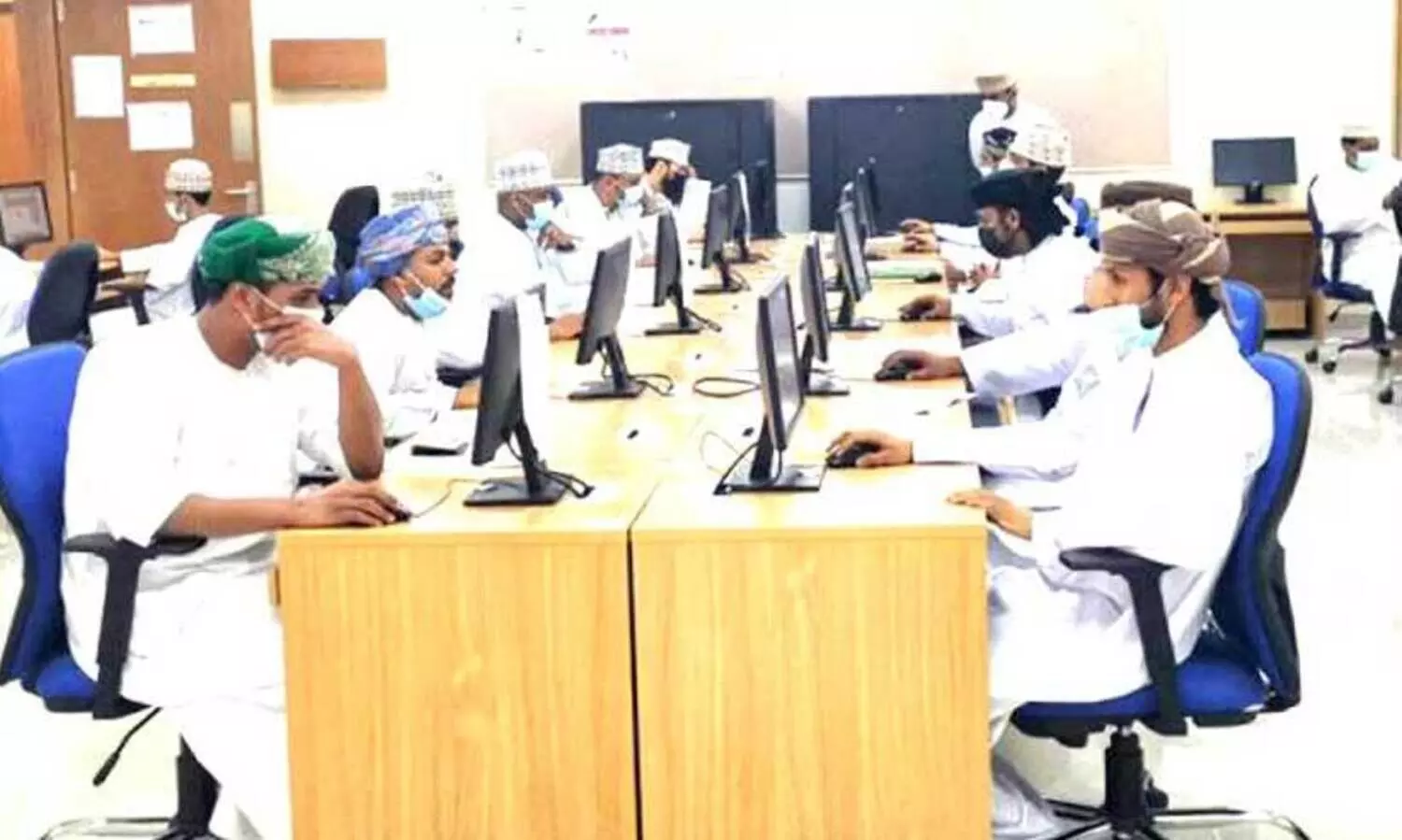 പൗ​ര​ന്മാ​ർ​ക്ക്​ ജോ​ലി: ല​ക്ഷ്യം മ​റി​ക​ട​ന്ന്​ തൊ​ഴി​ൽ മ​​​​ന്ത്രാ​ല​യം