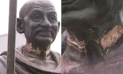 gandhi statue