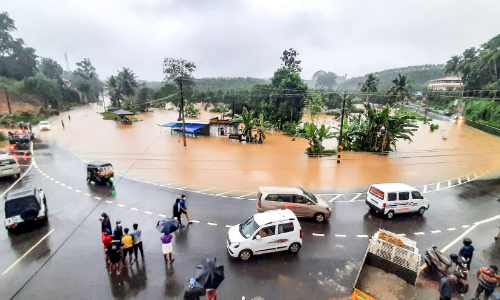 മഴയിലൊഴുകിയത് 15 കോടി; കൊല്ലം ജില്ലയിൽ 18 ക്യാമ്പുകളിലായി 236 കുടുംബങ്ങൾ മഴയിലൊഴുകിയത് 15 കോടി; കൊല്ലം ജില്ലയിൽ 18 ക്യാമ്പുകളിലായി 236 കുടുംബങ്ങൾ