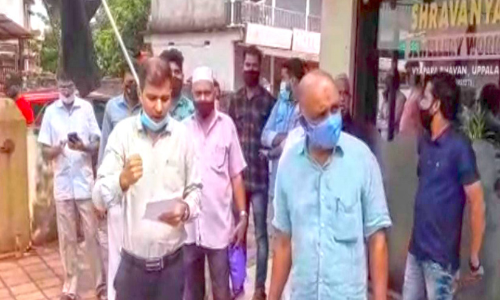 കോടികളുടെ തട്ടിപ്പ്: ഉപ്പള വ്യാപാര ഭവൻ വ്യാപാരികൾ അടച്ചുപൂട്ടി