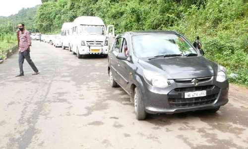 ക​ർ​ണാ​ട​കയുടെ നിയന്ത്രണം നീട്ടൽ; തീരുമാനത്തിനുപിന്നിൽ എന്ത്​? (രാഷ്​ട്രീയമോ)...