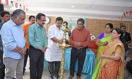 ബി​ഷ​പ് മൂ​ർ കോ​ള​ജ് അ​ലും​നി മു​തി​ർ​ന്ന നേ​താ​ക്ക​ളെ ആ​ദ​രി​ച്ചു