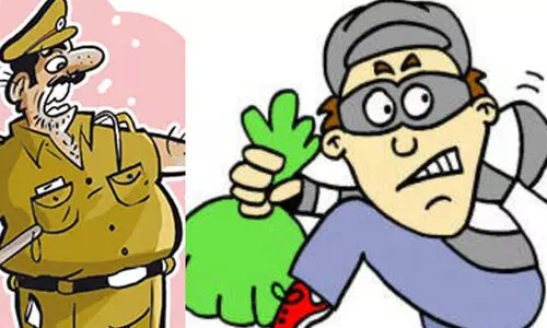 ഒന്നൊന്നര കള്ളൻ ! കോടതിയിൽ പൊലീസുകാര​െൻറ 13,259 രൂപ വിലയുള്ള മൊബൈൽ അടിച്ചുമാറ്റി