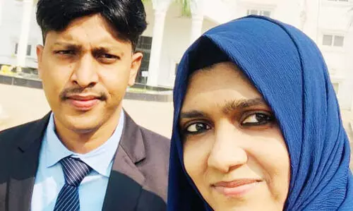 മലയാളി ദമ്പതികൾ ഡോക്ടറേറ്റ് നേടിയതും ഒരുമിച്ച് മലയാളി ദമ്പതികൾ ഡോക്ടറേറ്റ് നേടിയതും ഒരുമിച്ച്