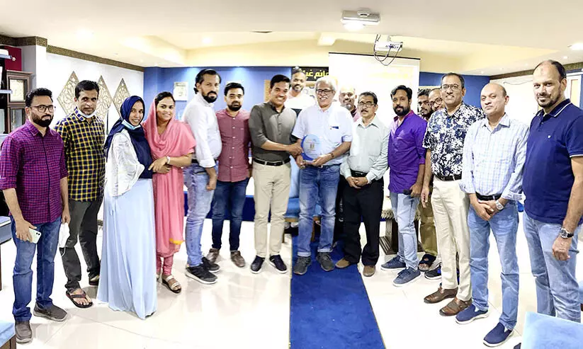 എൻ.പി. ഹാഫിസ് മുഹമ്മദിനെ ആദരിച്ചു