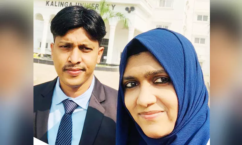 മലയാളി ദമ്പതികൾ ഡോക്ടറേറ്റ് നേടിയതും ഒരുമിച്ച് മലയാളി ദമ്പതികൾ ഡോക്ടറേറ്റ് നേടിയതും ഒരുമിച്ച്