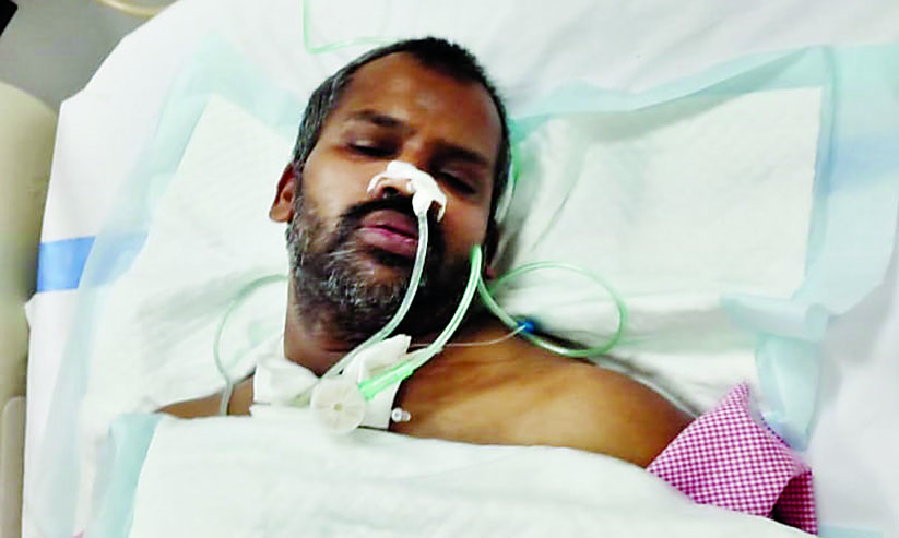 കാരുണ്യകരങ്ങൾ ഒന്നിച്ചു: മൊയ്തുണ്ണിക്ക് ഇനി നാട്ടിൽ ചികിത്സ കാരുണ്യകരങ്ങൾ ഒന്നിച്ചു: മൊയ്തുണ്ണിക്ക് ഇനി നാട്ടിൽ ചികിത്സ