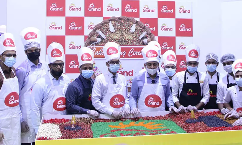 ക്രിസ്​മസിനെ വരവേറ്റ്​ ഗ്രാൻഡ്മാൾ ഹൈപർ മാർക്കറ്റ്​