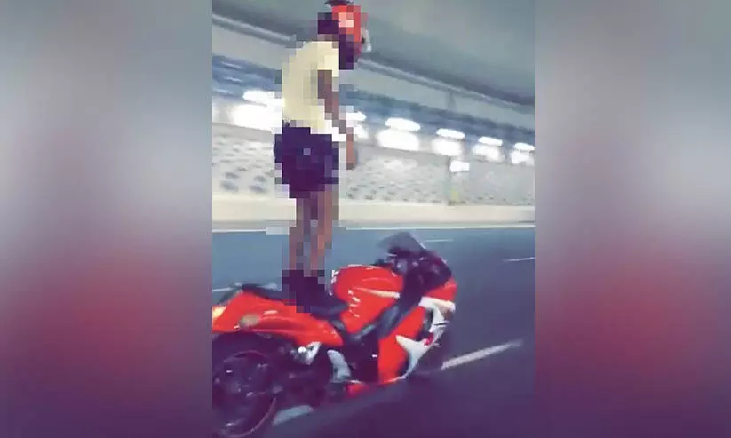 ബൈക്കിൽ അഭ്യാസം; യുവാവ് അറസ്റ്റിൽ ബൈക്കിൽ അഭ്യാസം; യുവാവ് അറസ്റ്റിൽ